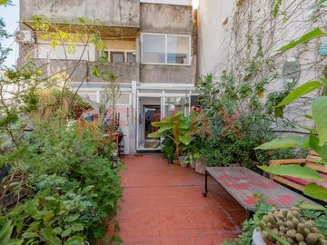 Venta Depto monoambiente estudio y patio Coghlan