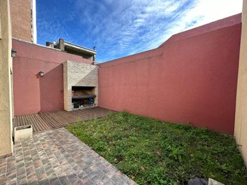 VENTA CASA ECHESORTU 3 DORMITORIOS-PATIO-2 PLANTAS