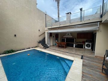 CASA. 5 AMBIENTES. VENTA. VILLA DEL PARQUE. CABA
