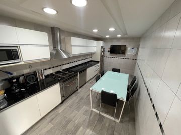 CASA. 5 AMBIENTES. VENTA. VILLA DEL PARQUE. CABA