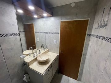 CASA. 5 AMBIENTES. VENTA. VILLA DEL PARQUE. CABA