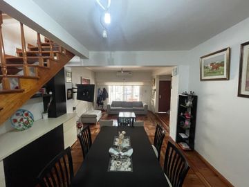 CASA. 5 AMBIENTES. VENTA. VILLA DEL PARQUE. CABA
