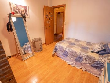 IMPONENTE CASA EN BANFIELD ESTE! ACEPTA PERMUTA!