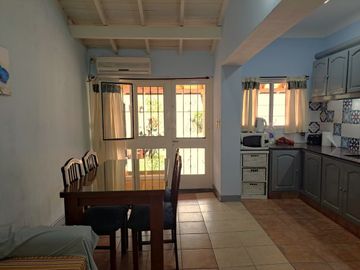 CASA 4 AMB EN VENTA EN HAEDO CON JARDIN Y GARAGE
