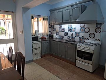 CASA 4 AMB EN VENTA EN HAEDO CON JARDIN Y GARAGE