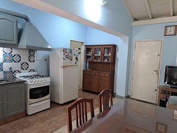 CASA 4 AMB EN VENTA EN HAEDO CON JARDIN Y GARAGE