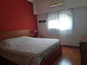 CASA 4 AMB EN VENTA EN HAEDO CON JARDIN Y GARAGE