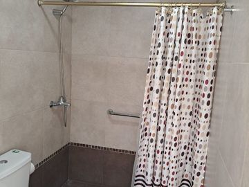 CASA 4 AMB EN VENTA EN HAEDO CON JARDIN Y GARAGE