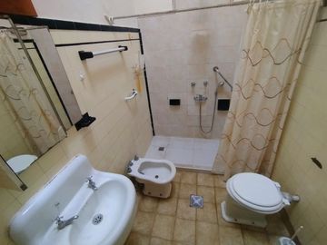 Venta Casa 5 Ambientes 62 e/47 y 49 - Necochea