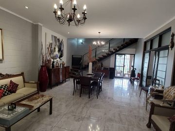 VENTA CASA IDEAL-CLLE BUSQUETS-LA COLONIA-JUNI-MZA
