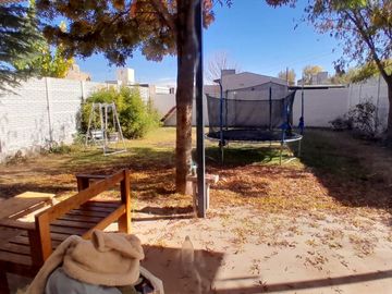 VENTA CASA IDEAL-CLLE BUSQUETS-LA COLONIA-JUNI-MZA