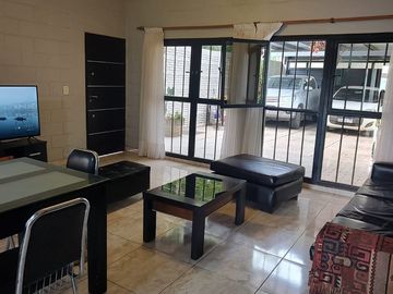 VENTA CASA IDEAL-CLLE BUSQUETS-LA COLONIA-JUNI-MZA