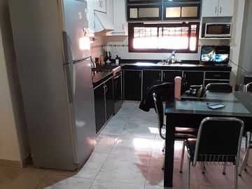 VENTA CASA IDEAL-CLLE BUSQUETS-LA COLONIA-JUNI-MZA