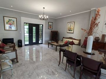 VENTA CASA IDEAL-CLLE BUSQUETS-LA COLONIA-JUNI-MZA