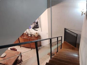 VENTA CASA IDEAL-CLLE BUSQUETS-LA COLONIA-JUNI-MZA