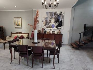 VENTA CASA IDEAL-CLLE BUSQUETS-LA COLONIA-JUNI-MZA
