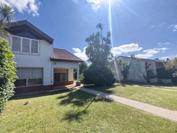 CASA 4 AMBIENTES CLAYPOLE FONDO LIBRE DOBLE LOTE