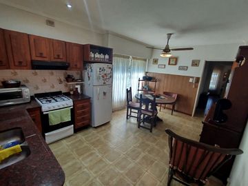 CASA 4 AMBIENTES CLAYPOLE FONDO LIBRE DOBLE LOTE
