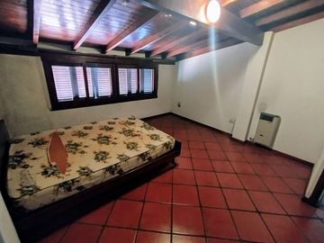 CASA 4 AMBIENTES CLAYPOLE FONDO LIBRE DOBLE LOTE