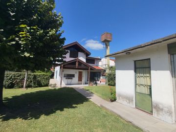 CASA 4 AMBIENTES CLAYPOLE FONDO LIBRE DOBLE LOTE