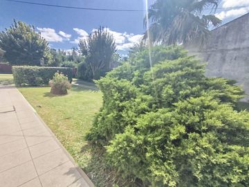 CASA 4 AMBIENTES CLAYPOLE FONDO LIBRE DOBLE LOTE