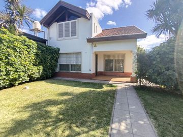CASA 4 AMBIENTES CLAYPOLE FONDO LIBRE DOBLE LOTE