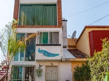 Casa en Venta con 3 Departamentos Tipo Loft