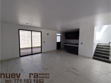Se vende casa en la privada Altavista, paseo de las Reynas en Pachuca.