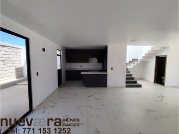 Se vende casa en la privada Altavista, paseo de las Reynas en Pachuca.