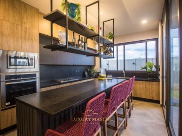 Casa de lujo en Lomas Acueducto en venta