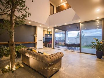Casa de lujo en Lomas Acueducto en venta