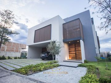 Casa de lujo en Lomas Acueducto en venta