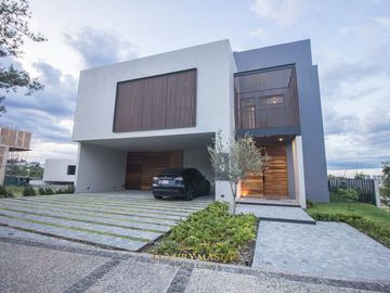 Casa de lujo en Lomas Acueducto en venta