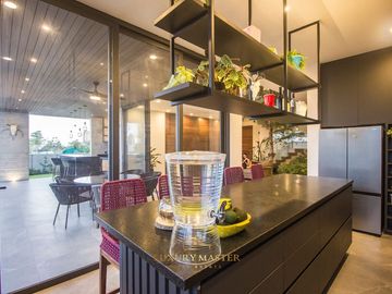 Casa de lujo en Lomas Acueducto en venta