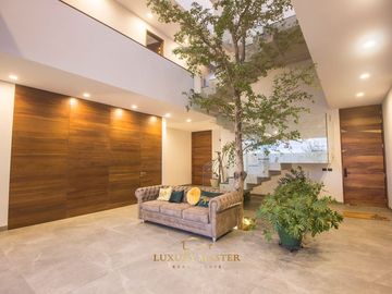 Casa de lujo en Lomas Acueducto en venta