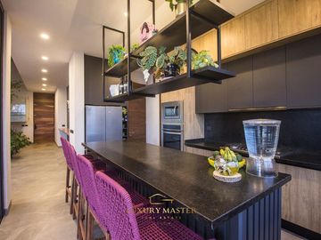 Casa de lujo en Lomas Acueducto en venta