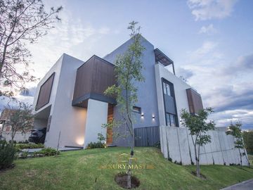 Casa de lujo en Lomas Acueducto en venta