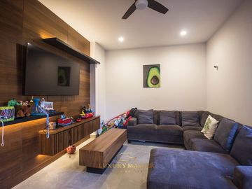 Casa de lujo en Lomas Acueducto en venta