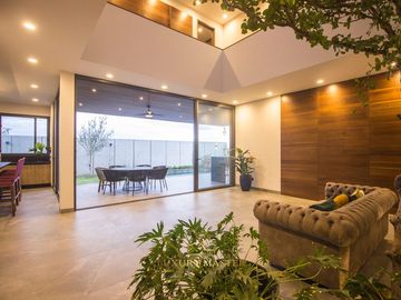 Casa de lujo en Lomas Acueducto en venta