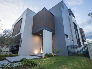 Casa de lujo en Lomas Acueducto en venta