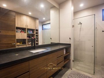 Casa de lujo en Lomas Acueducto en venta