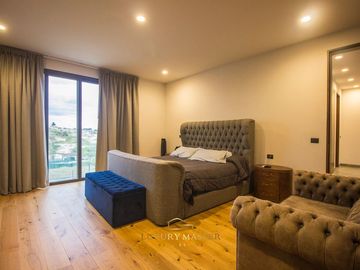 Casa de lujo en Lomas Acueducto en venta