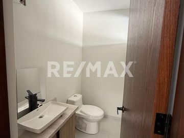 CASA EN VENTA ALTOS JURIQUILLA - (3)
