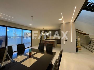 CASA EN VENTA ALTOS JURIQUILLA - (3)