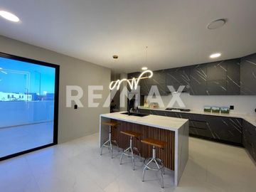 CASA EN VENTA ALTOS JURIQUILLA - (3)