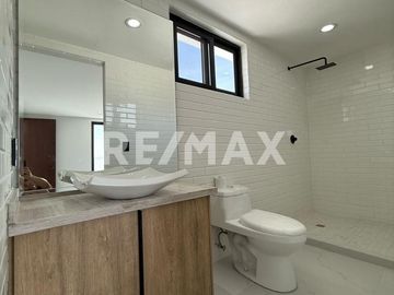 CASA EN VENTA ALTOS JURIQUILLA - (3)