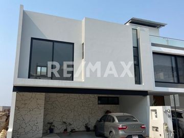 CASA EN VENTA ALTOS JURIQUILLA - (3)