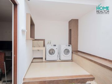 CASA TOTALMENTE AMOBLADA EN UCUBAMBA - CUENCA