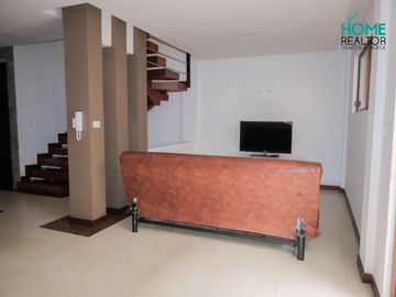 CASA TOTALMENTE AMOBLADA EN UCUBAMBA - CUENCA
