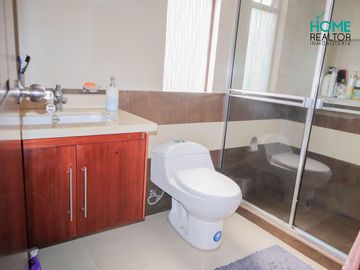 CASA TOTALMENTE AMOBLADA EN UCUBAMBA - CUENCA